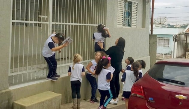 Alunos conscientizam vizinhos de Emeb sobre o descarte correto do lixo