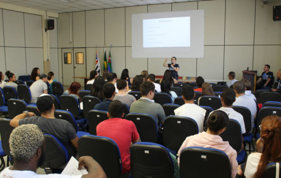 Alunos da FATEC aprendem libras em projeto da Guarda Municipal