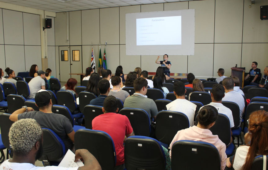 Alunos da FATEC aprendem libras em projeto da Guarda Municipal