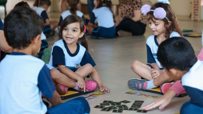 Alunos de Jundiaí recebem kits de jogos do programa MenteInovadora