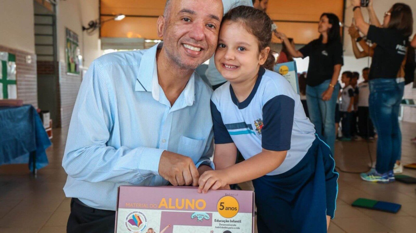 Alunos de Jundiaí recebem kits de jogos do programa MenteInovadora