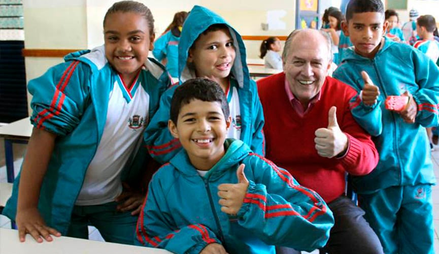 Alunos elogiam o uniforme escolar entregue pela primeira vez em Campo Limpo Paulista Alunos elogiam o uniforme escolar entregue pela primeira vez em Campo Limpo Paulista