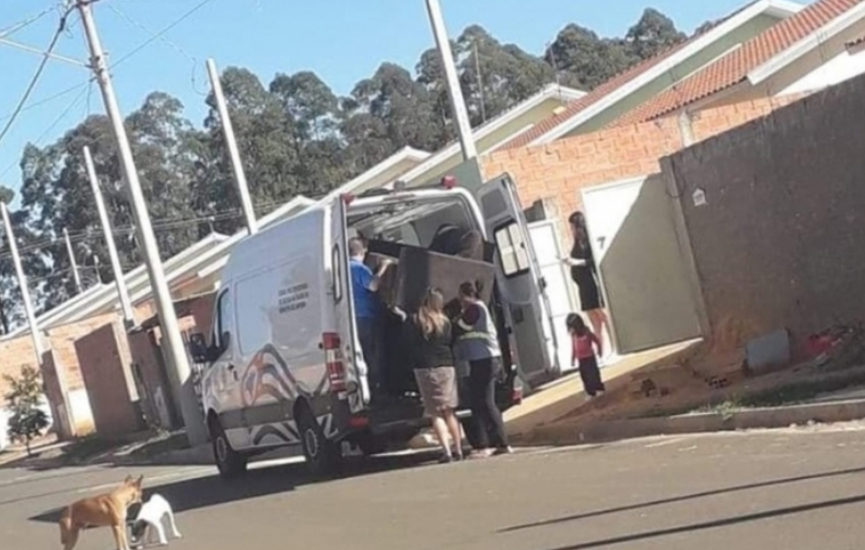 Ambulância é flagrada fazendo mudança em cidade do interior de SP