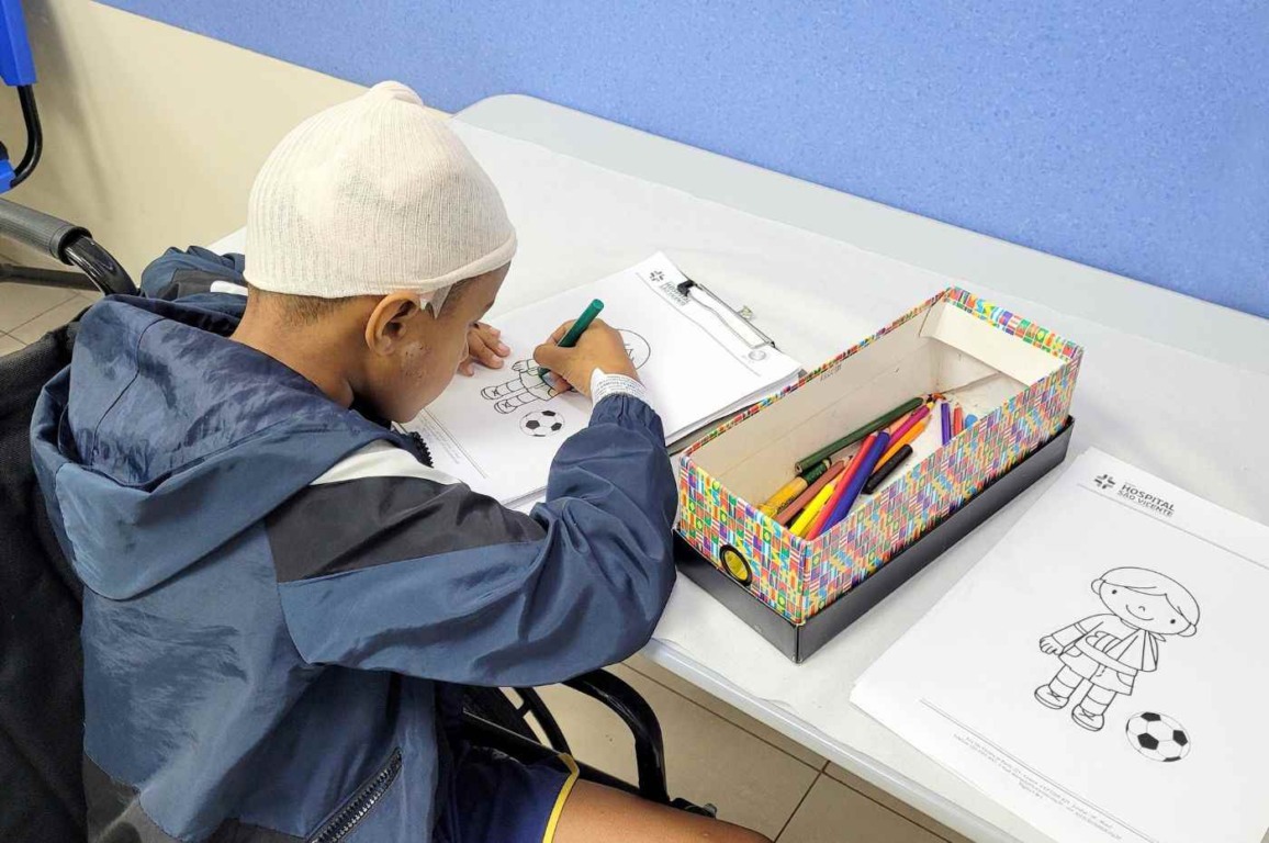 Ambulatório de Ortopedia do Hospital São Vicente promove atividades recreativas para pacientes infantis