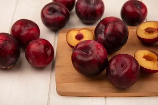 Ameixa aliada do intestino e do metabolismo