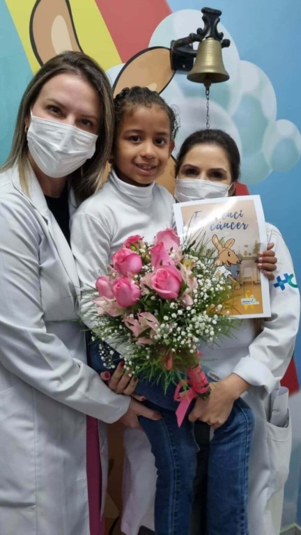 Ana Nicoly toca o sino da vitória no Grendacc