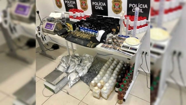 Anabolizantes falsificados apreendidos na mesa da policia civil