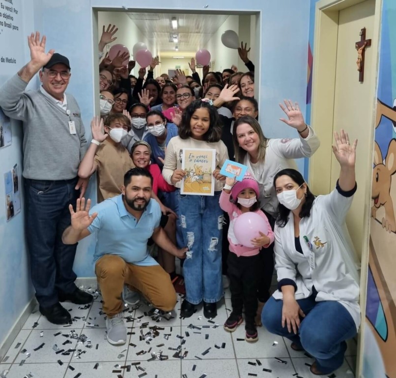 Giovanna vence Linfoma de Burkitt e toca o sino da vitória no Grendacc