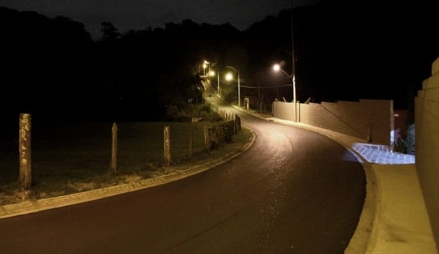 Após 24 anos de espera, novo asfalto chega ao bairro Santa Clara