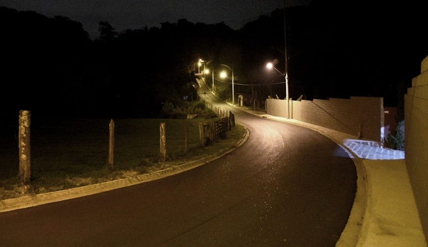 Após 24 anos de espera, novo asfalto chega ao bairro Santa Clara