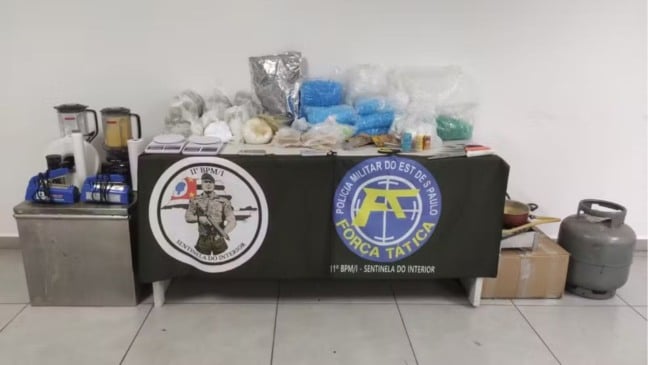 Refinaria de drogas encontrada após troca de tiros