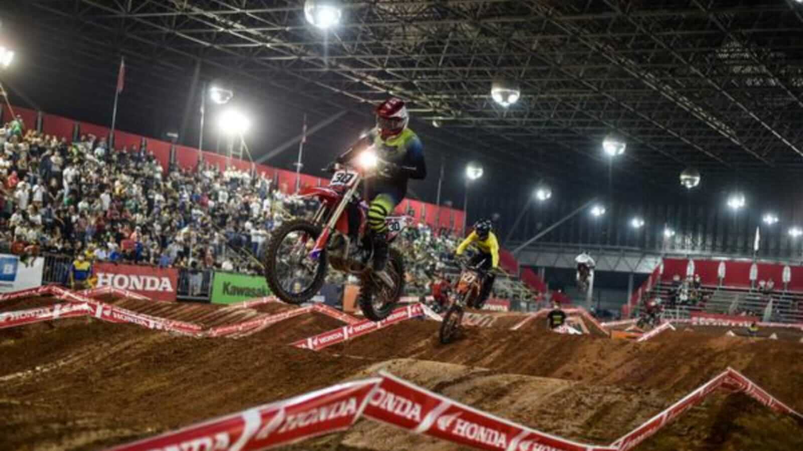 Torneio de Arena Cross