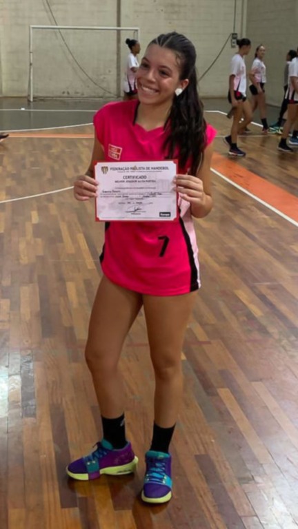 Jovem atleta de handebol de Jundiaí