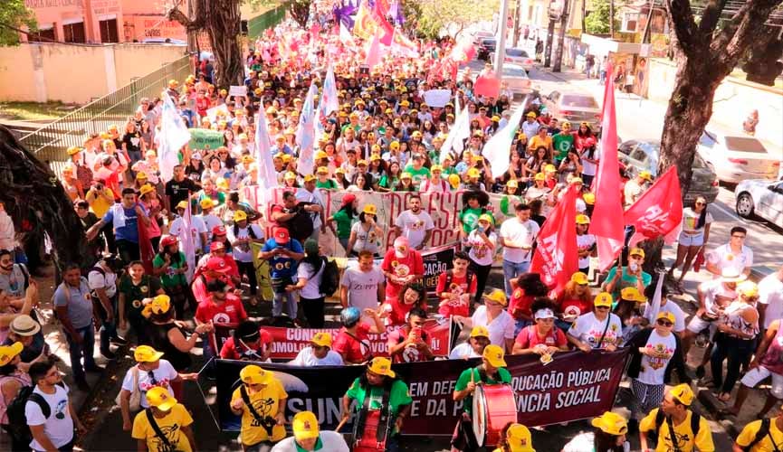 Atos em defesa da educação ocorrem em cidades ao redor do Brasil