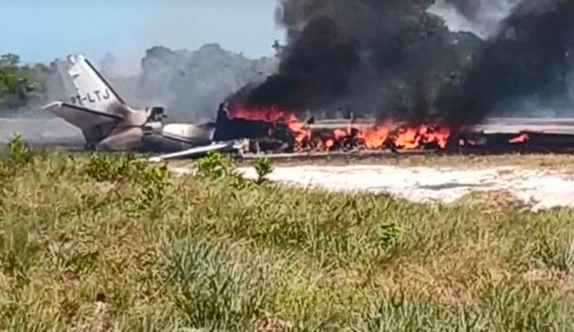 Reprodução de vídeo mostra aeronave pegando fogo após queda e explosão