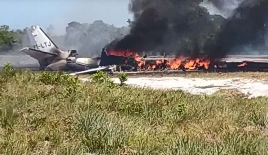 Reprodução de vídeo mostra aeronave pegando fogo após queda e explosão