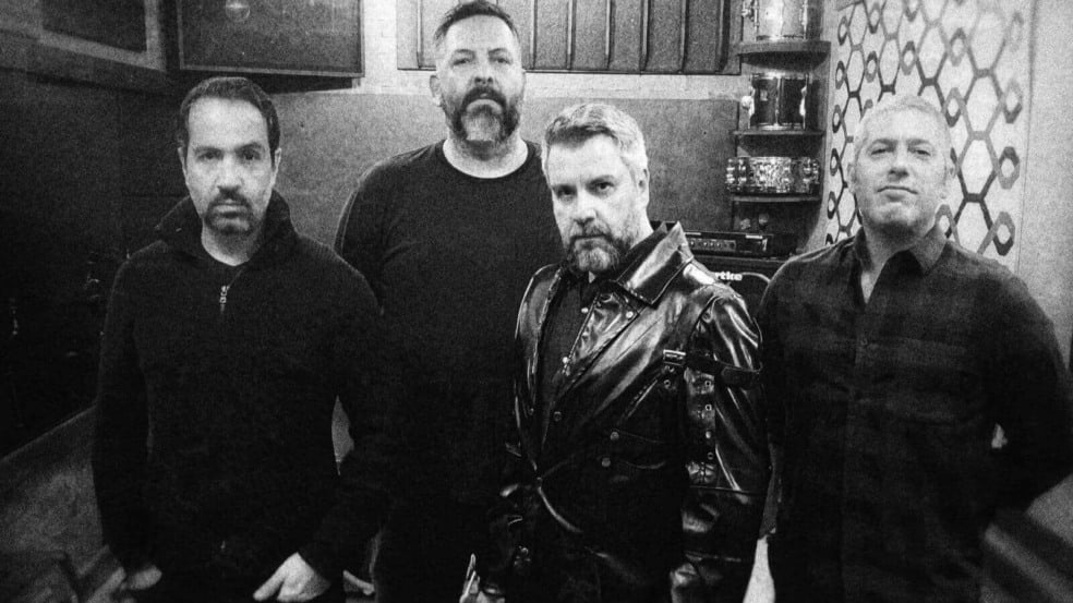 Banda de amigos da adolescência, Ex Inferis se apresenta na Tennessee Highway, em Itupeva