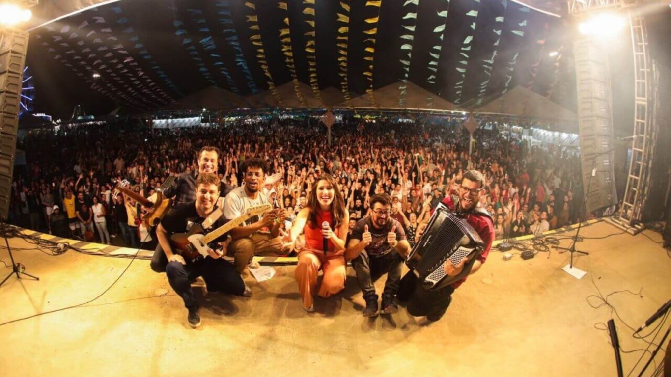 Banda em palco