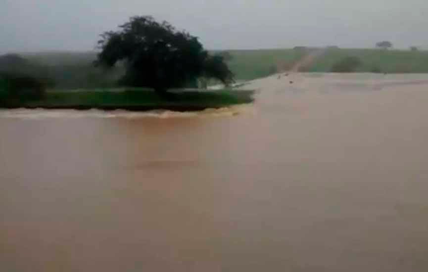 Barragem rompe na Bahia