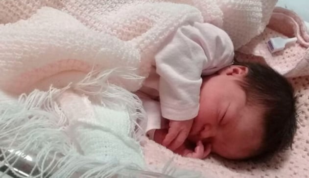 Bebê nasce dentro do carro