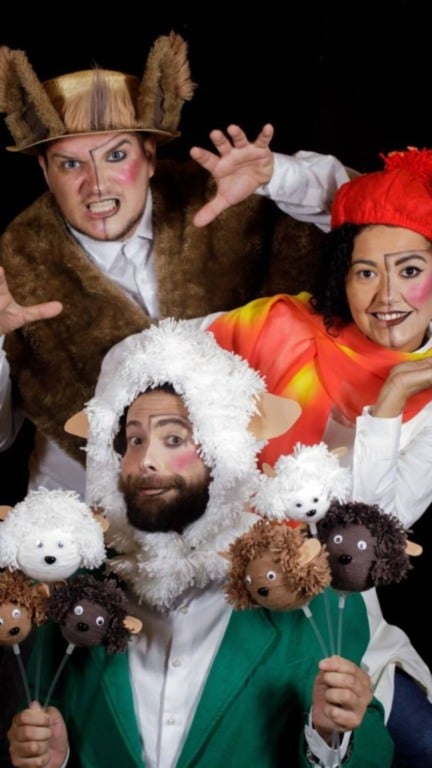 Grupo de teatro que se apresenta na Biblioteca Municipal de Jundiaí