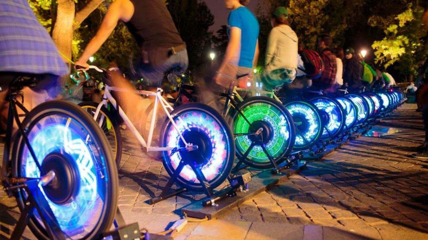 BikeCine cinema ao ar livre movido a bicicletas chega a Itupeva