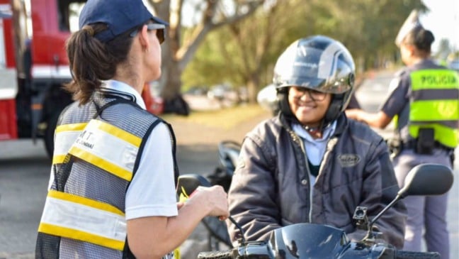 UGMT realizou ação educativa para orientar os motociclistas sobre os perigos do trânsito (Foto: Prefeitura de Jundiaí)