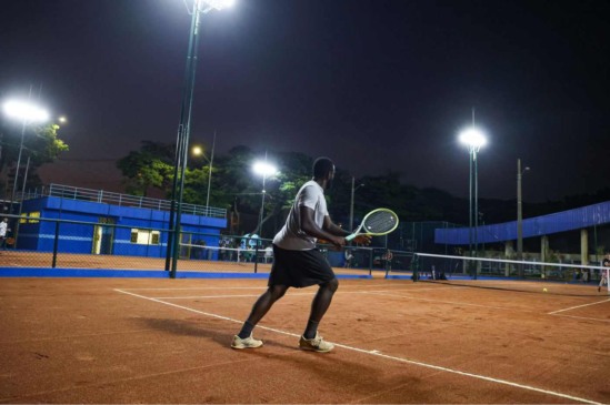 Bolão reinaugura quadras de tênis com novo saibro e iluminação de led