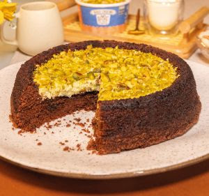 Bolo Piscina de Chocolate com Leitinho e Pistache