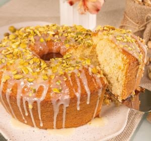 Bolo de Iogurte com Pistache