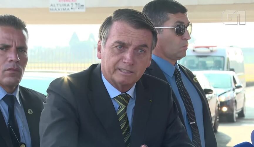 Bolsonaro diz que ONGs podem estar por trás de queimadas na Amazônia Bolsonaro diz que ONGs podem estar por trás de queimadas na Amazônia