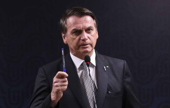 Bolsonaro diz que indicará alguém 'terrivelmente evangélico' para STF