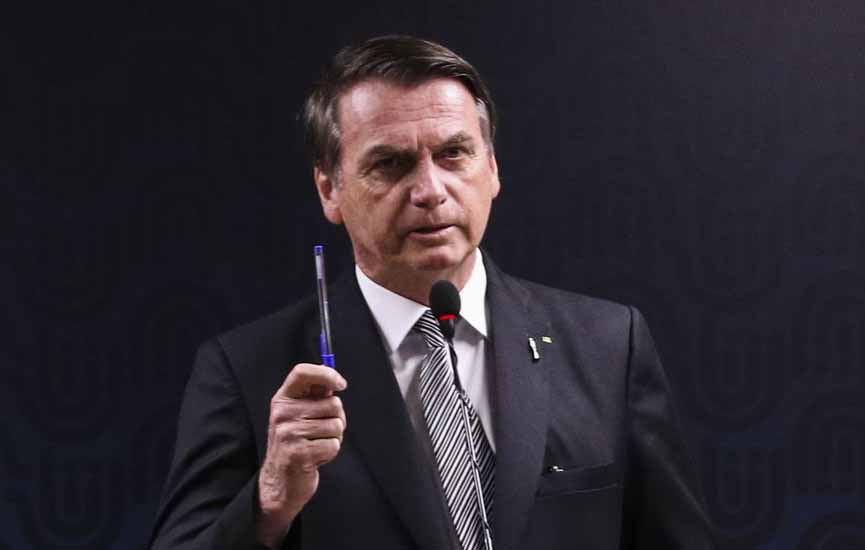 Bolsonaro diz que indicará alguém 'terrivelmente evangélico' para STF
