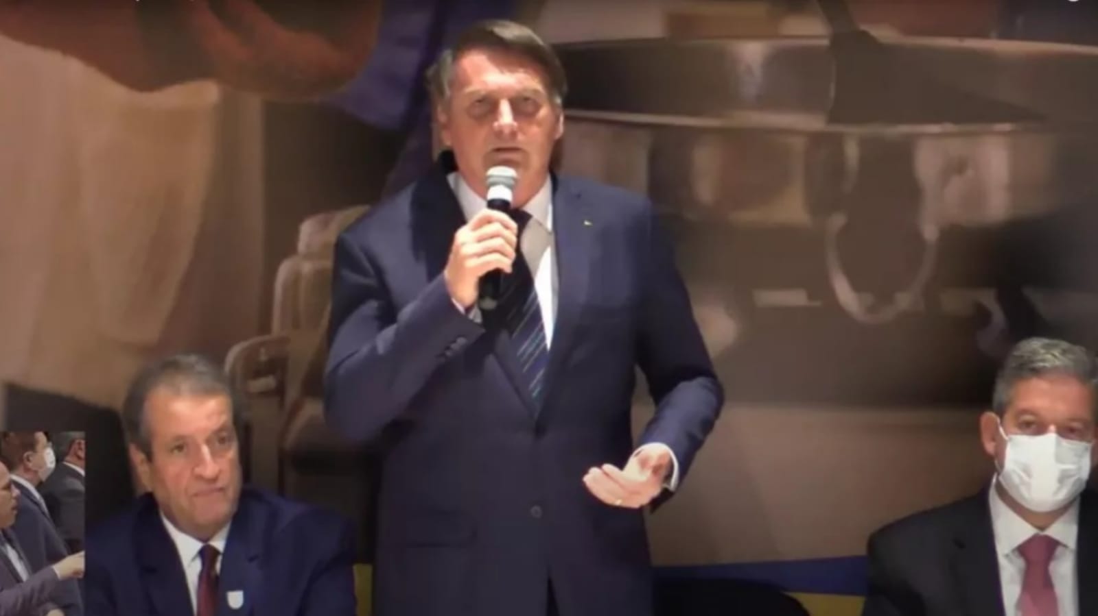 Presidente Jair Bolsonaro discursando em cerimônia de filiação em Brasília