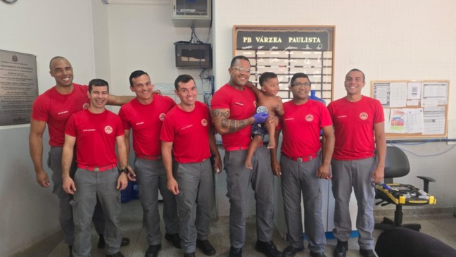Bombeiros ajudam criança de 3 anos com dedo preso em ralo, em Várzea Paulista