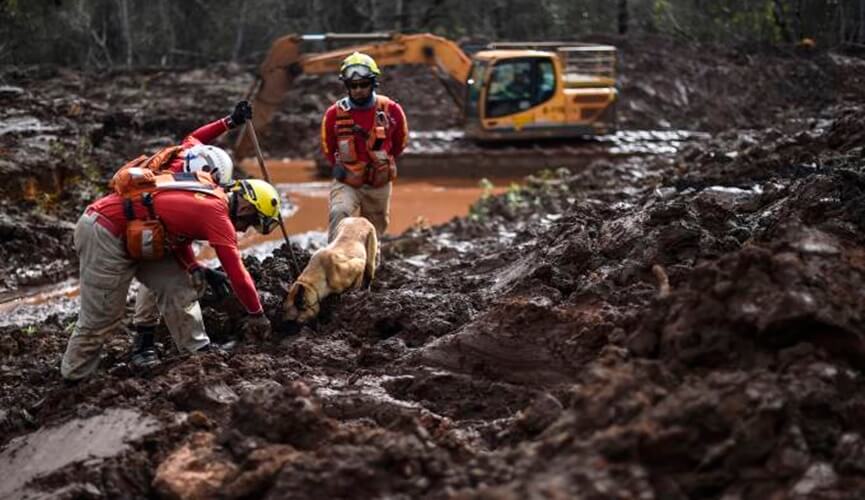 Bombeiros encontram corpo intacto de vítima de Brumadinho