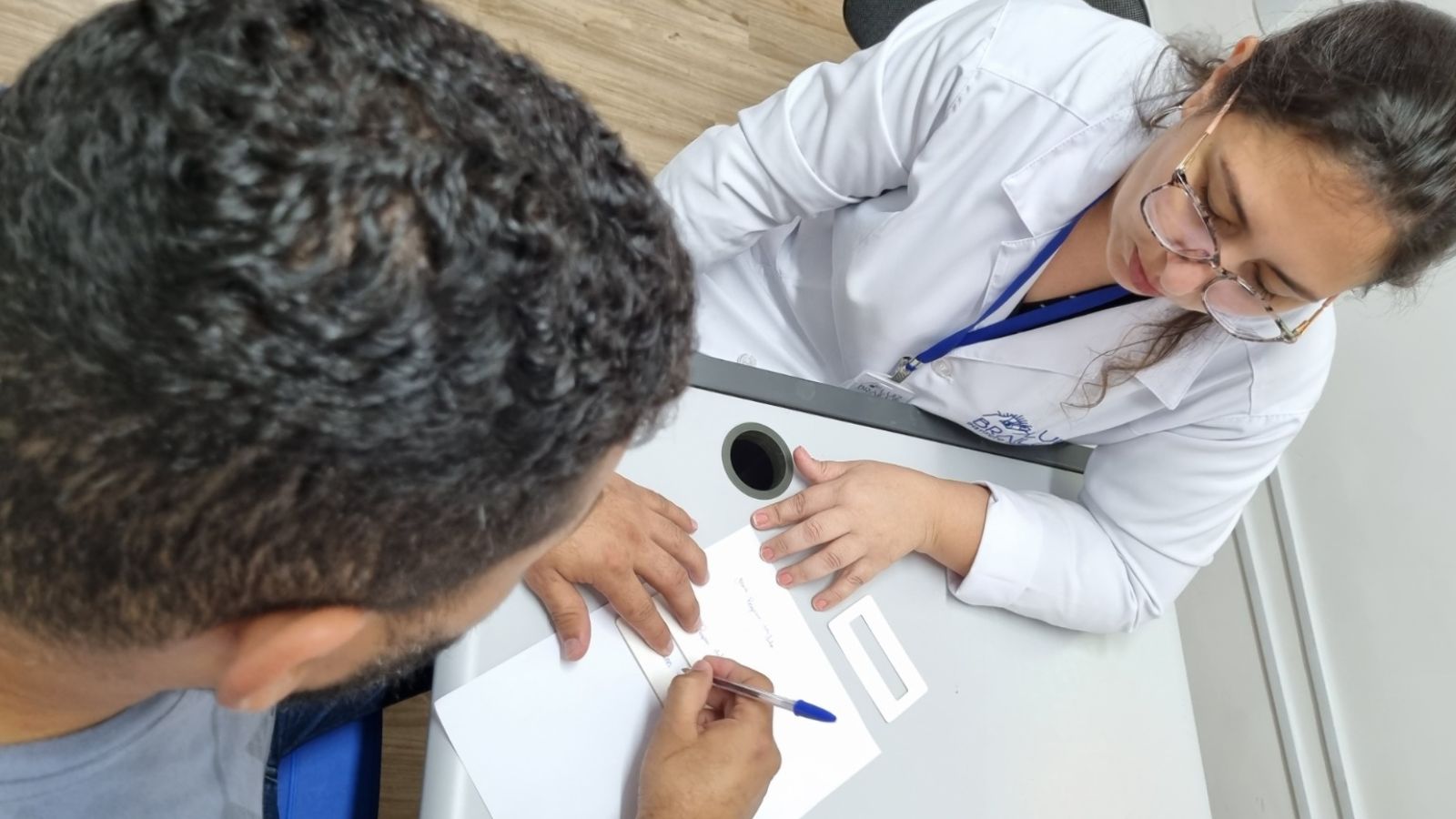 Funcionária Braille