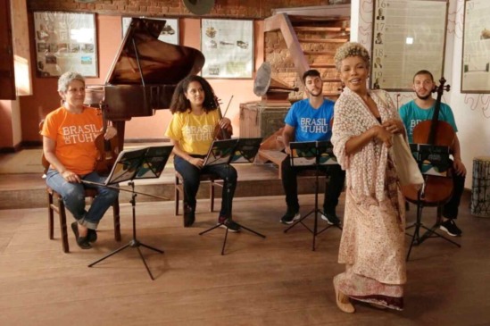 Brasil de Tuhu comemora 15 anos com apresentação do Concerto Didático em Emebs de Jundiaí