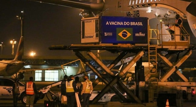 Insumos de vacina chegam em São Paulo
