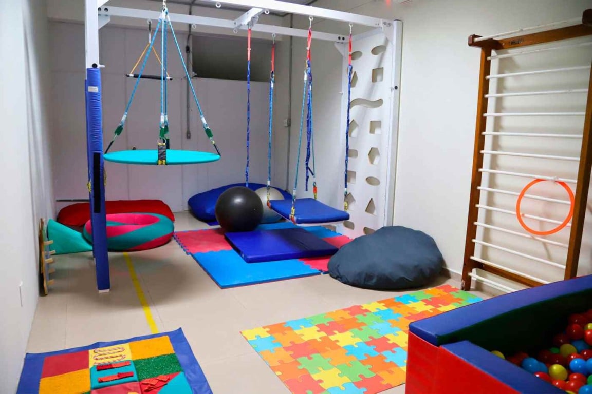 Sala de atendimento terapêutico para crianças no CAIO Itupeva, oferecendo suporte especializado para famílias atípicas.