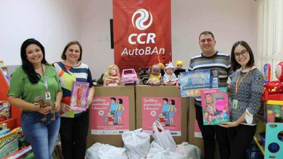 Entrega de presentes doados