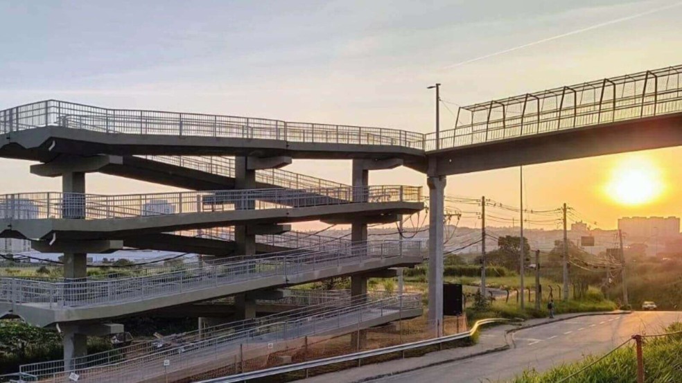 CCR AutoBAn entrega passarela do km 62 da Anhanguera, em Jundiaí
