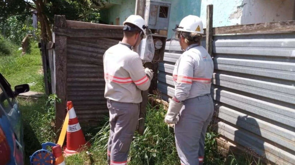 CPFL desfaz 50 'gatos' de energia em operação em Jundiaí CPFL desfaz 50 'gatos' de energia em operação em Jundiaí