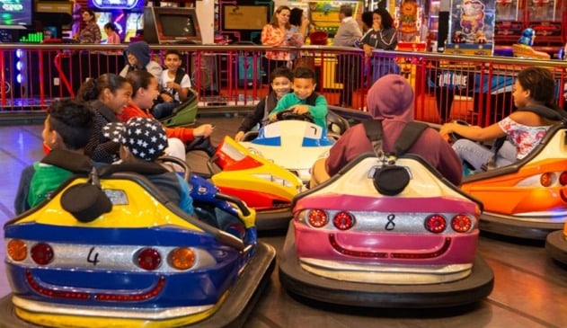 CRAS Novo Horizonte leva 45 crianças ao shopping