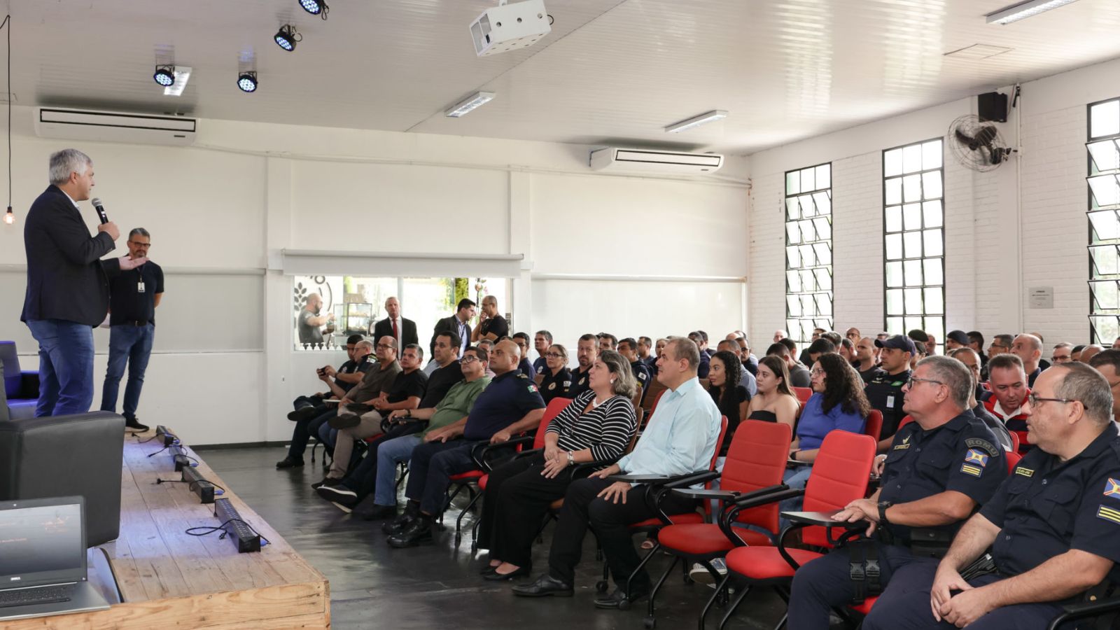 Vice-prefeito de Jundiaí, Ricardo Benassi, falando em evento da guarda.