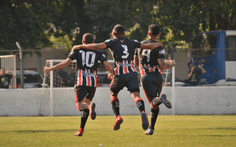 Paulista joga em Amparo, em uma tarde de muito calor. (Foto: Gustavo Amorim/Paulista FC) Paulista joga em Amparo, em uma tarde de muito calor. (Foto: Gustavo Amorim/Paulista FC)