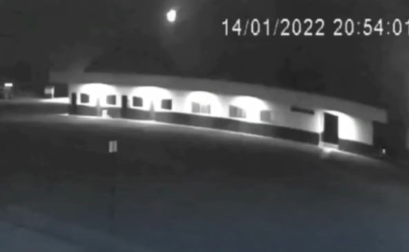 Imagem de meteoro caindo em Minas Gerais