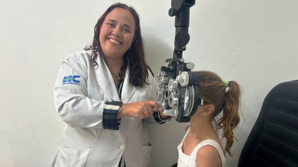 Oftalmologista e criança