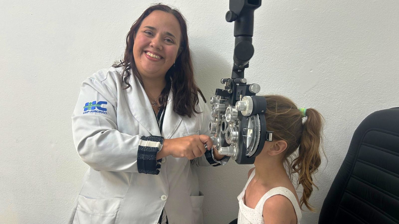 Oftalmologista e criança