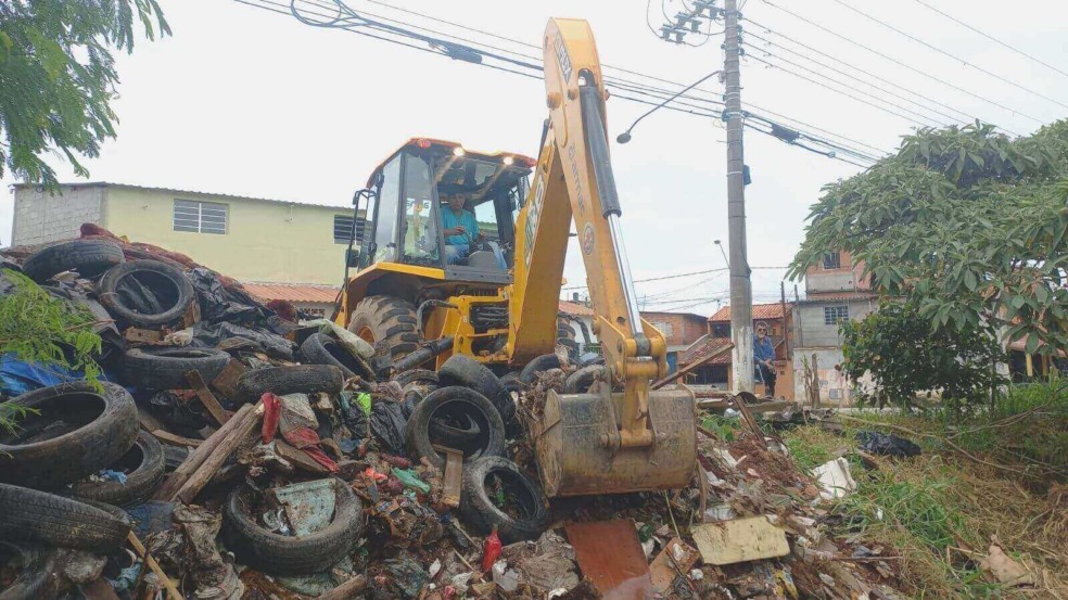 Limpeza em córrego de Campo Limpo Paulista